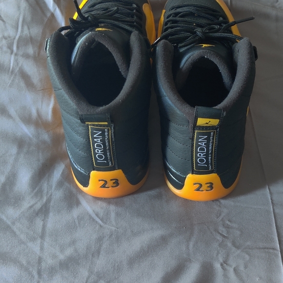 JORDAN 12 BLACK/GOLD UNIVERSITY SIZE 11 M - Picture 5 of 8